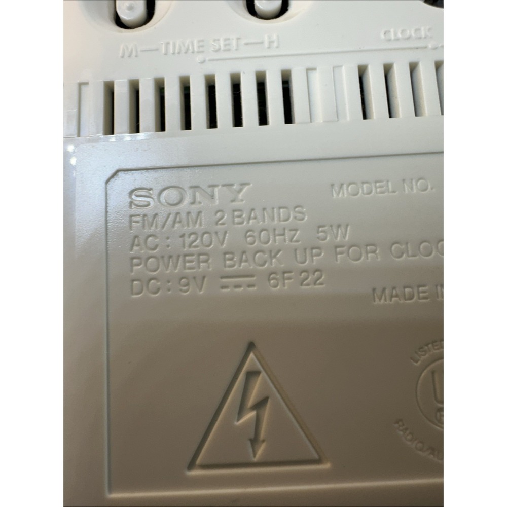 VTG Sony Dream Machine ICF-C120 AM/FM Clock Radio - Tested & Working -White Cube - Picture 4 of 9